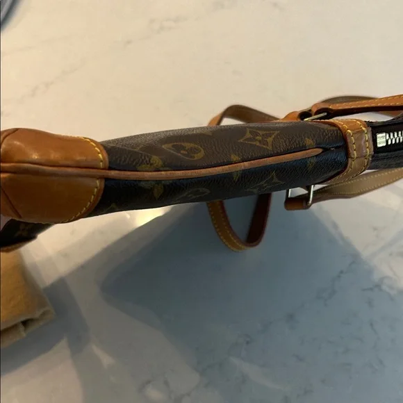 Good Condition 💯 Authentic Louis Vuitton Classic Brown Monogram Shoulder Bag - Picture 7 of 16